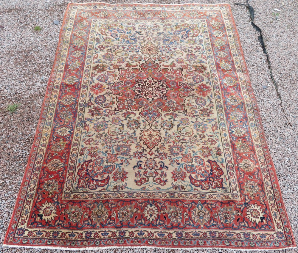 ANTIQUE NAJAFABAD ISFAHAN RUG. VERY FINE WEAVE WITH VELVETY WOOL PILE.