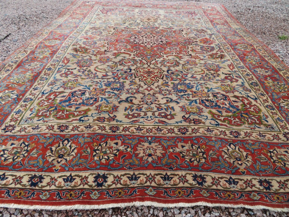 ANTIQUE NAJAFABAD ISFAHAN RUG. VERY FINE WEAVE WITH VELVETY WOOL PILE. View VII
