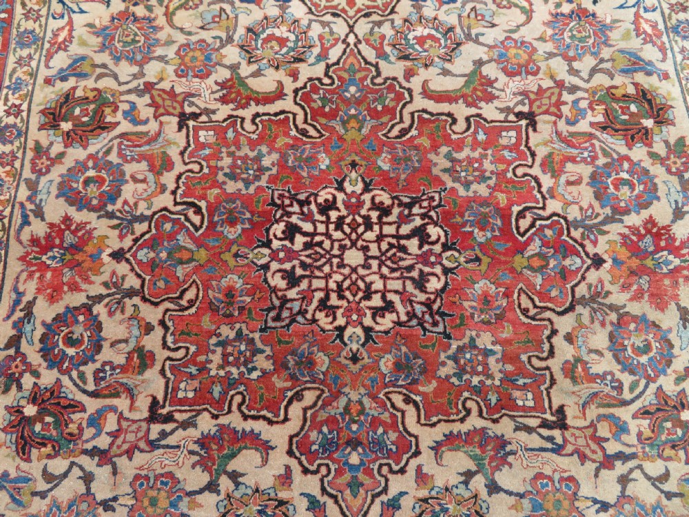 ANTIQUE NAJAFABAD ISFAHAN RUG. VERY FINE WEAVE WITH VELVETY WOOL PILE. View VIII