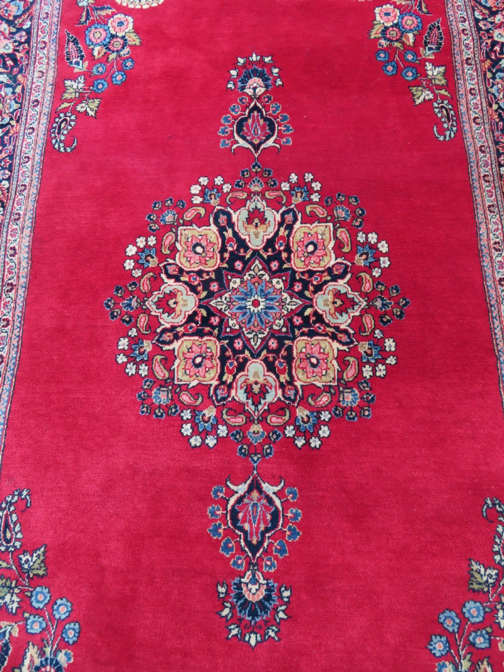 ELEGANT & REFINED ANTIQUE KASHAN RUG. CIRCA 1910S View V