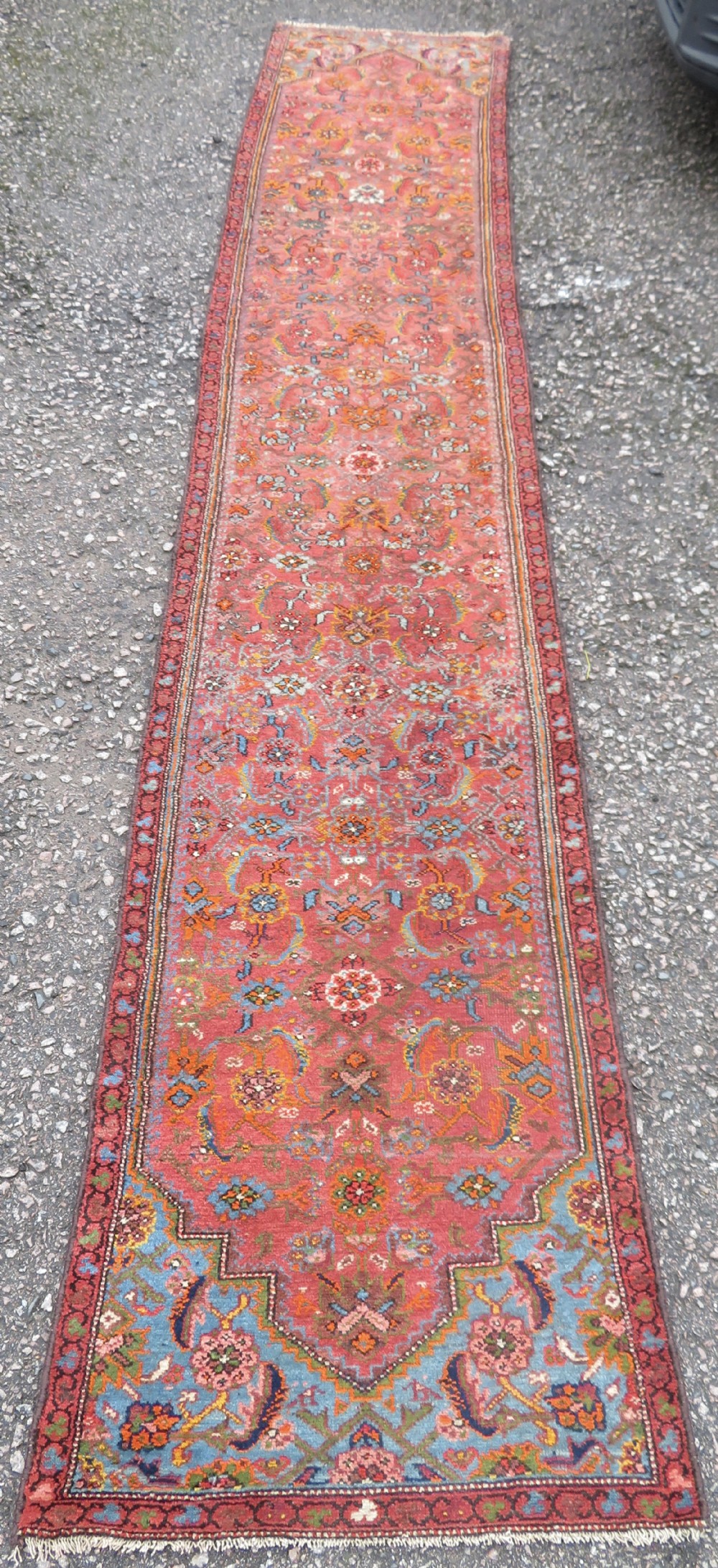 HANDSOME ANTIQUE NARROW KURDISH RUNNER. 393CM X 72CM.