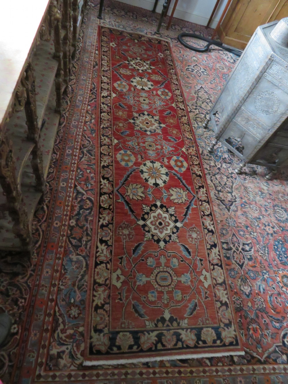 ATTRACTIVE OLD ZIEGLER RUNNER LONG RUG. HALLWAY CORRIDOR RUNNER .ONLY 82CM WIDE. View XXVIII