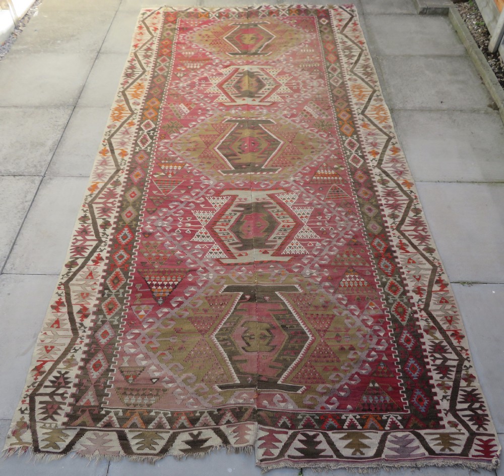 ANTIQUE TURKISH KONYA KILIM. LARGE CARPET SIZE KILIM WITH SOFT COLOURS. 323CM X 150CM.