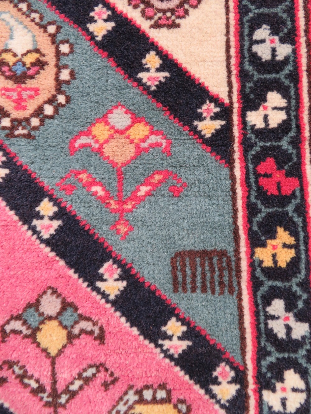 UNUSUAL OLD QUCHAN KURD KURDISH RUG. STUNNING BOTEH DESIGN. 198CM X 138CM. View VIII