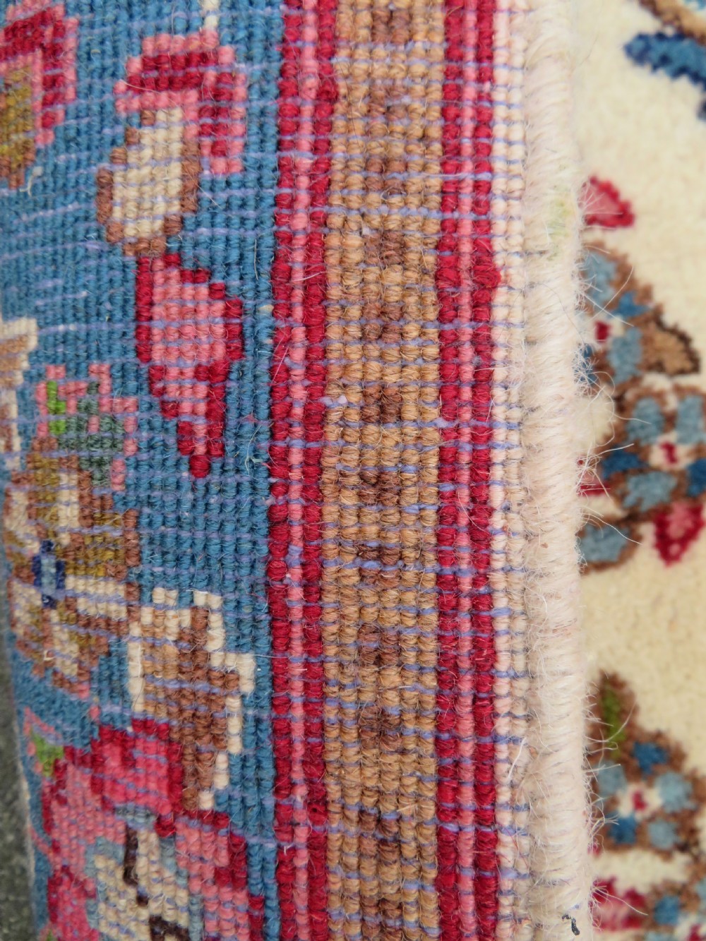 ATTRACTIVE OLD KERMAN (KIRMAN) RUG WITH FLORAL FESTOONS. SOUTH CENTRAL PERSIA. 155CM X 89CM. View VIII
