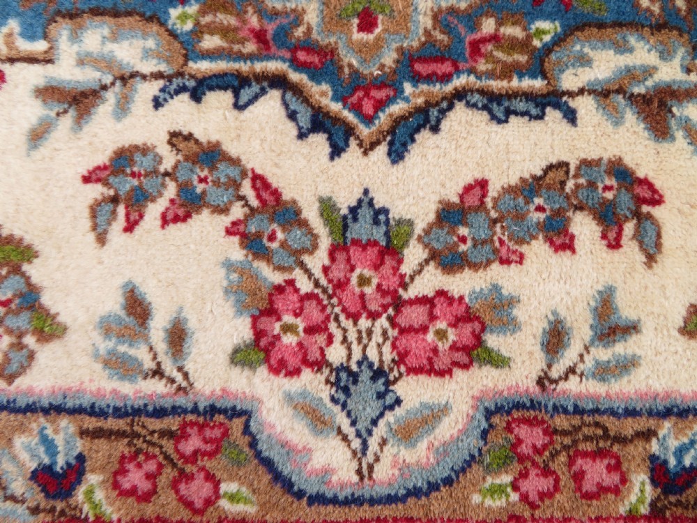 ATTRACTIVE OLD KERMAN (KIRMAN) RUG WITH FLORAL FESTOONS. SOUTH CENTRAL PERSIA. 155CM X 89CM. View IX