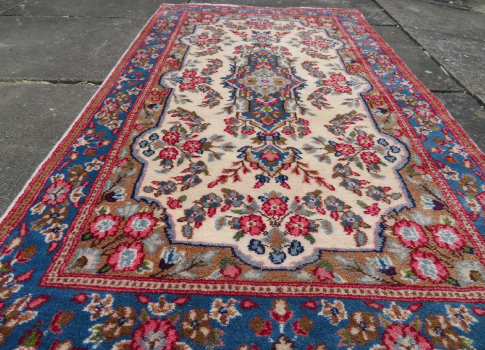ATTRACTIVE OLD KERMAN (KIRMAN) RUG WITH FLORAL FESTOONS. SOUTH CENTRAL PERSIA. 155CM X 89CM. View XIII