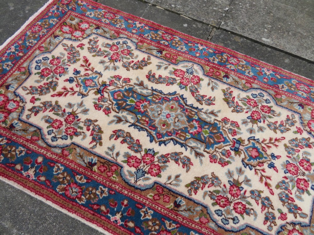 ATTRACTIVE OLD KERMAN (KIRMAN) RUG WITH FLORAL FESTOONS. SOUTH CENTRAL PERSIA. 155CM X 89CM. View XIV