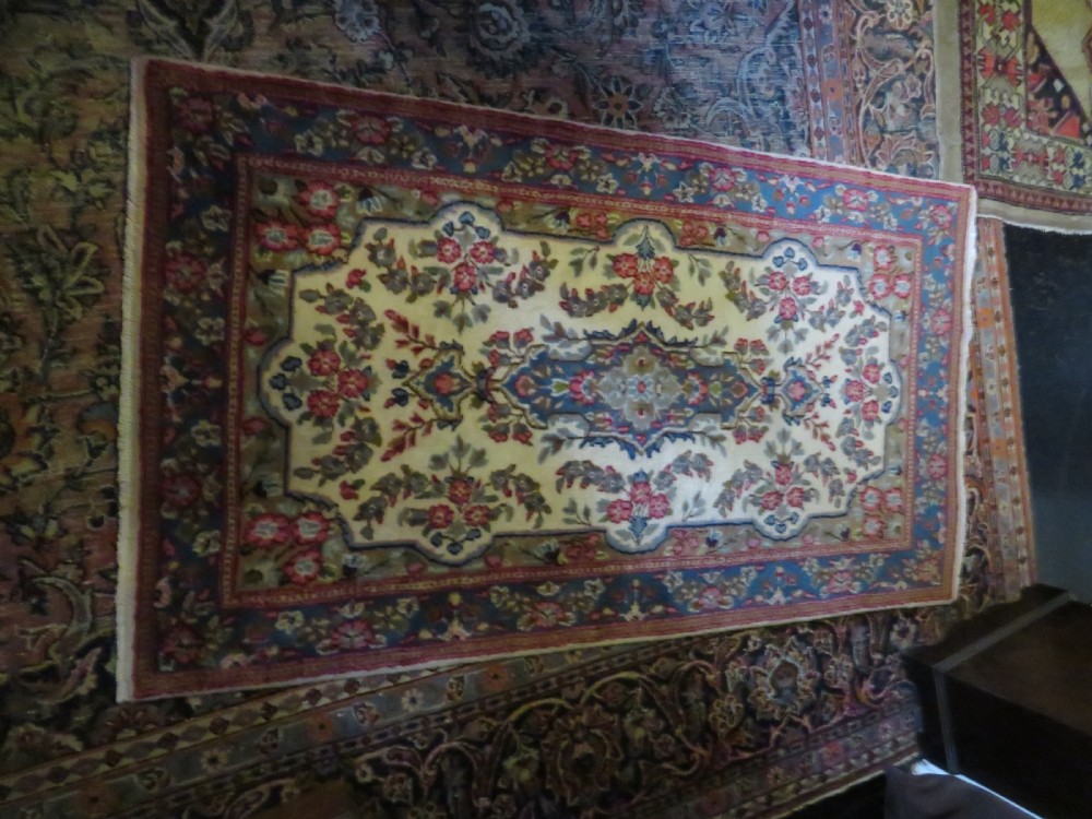 ATTRACTIVE OLD KERMAN (KIRMAN) RUG WITH FLORAL FESTOONS. SOUTH CENTRAL PERSIA. 155CM X 89CM. View XIX