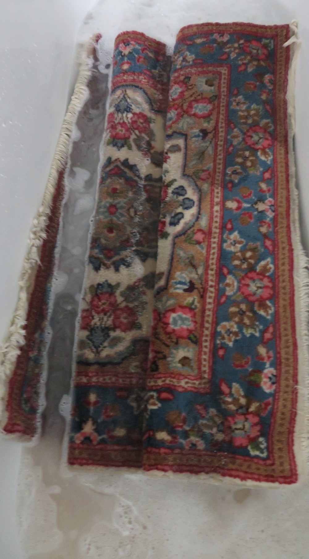 ATTRACTIVE OLD KERMAN (KIRMAN) RUG WITH FLORAL FESTOONS. SOUTH CENTRAL PERSIA. 155CM X 89CM. View XX