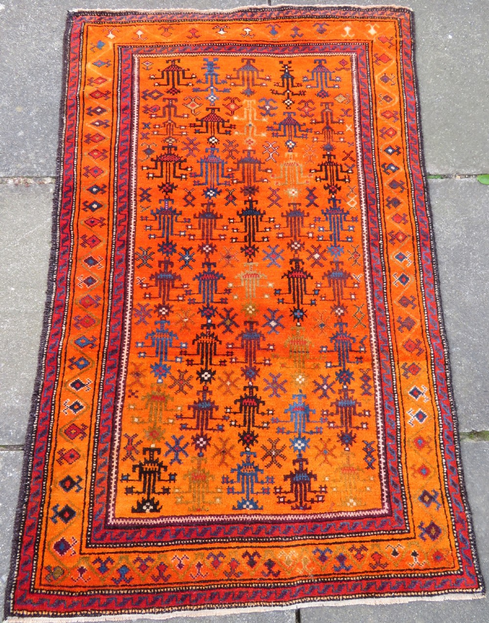 UNUSUAL ANTIQUE BALUCH RUG. 142CM X 92CM. View II