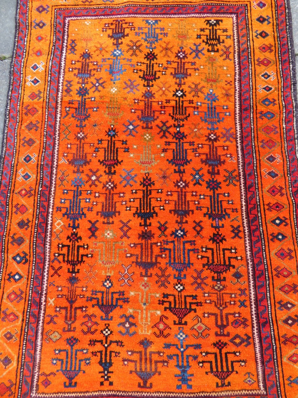 UNUSUAL ANTIQUE BALUCH RUG. 142CM X 92CM. View IV