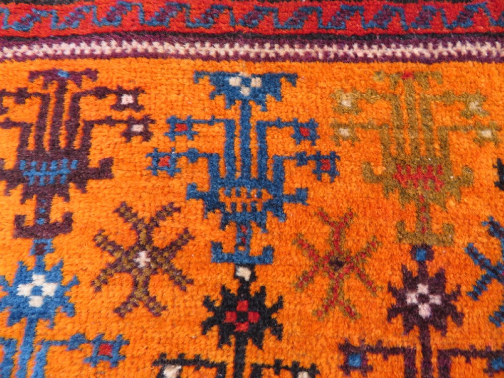 UNUSUAL ANTIQUE BALUCH RUG. 142CM X 92CM. View V