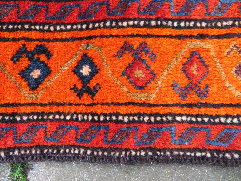UNUSUAL ANTIQUE BALUCH RUG. 142CM X 92CM. View X