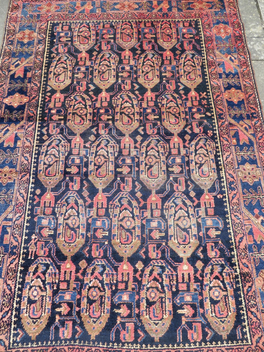 ANTIQUE HAMADAN VILLAGE RUG. WITH BOTEHS & LONE TRIBAL FIGURE. NORTH WEST PERSIA. 201CM X 133CM. View IV
