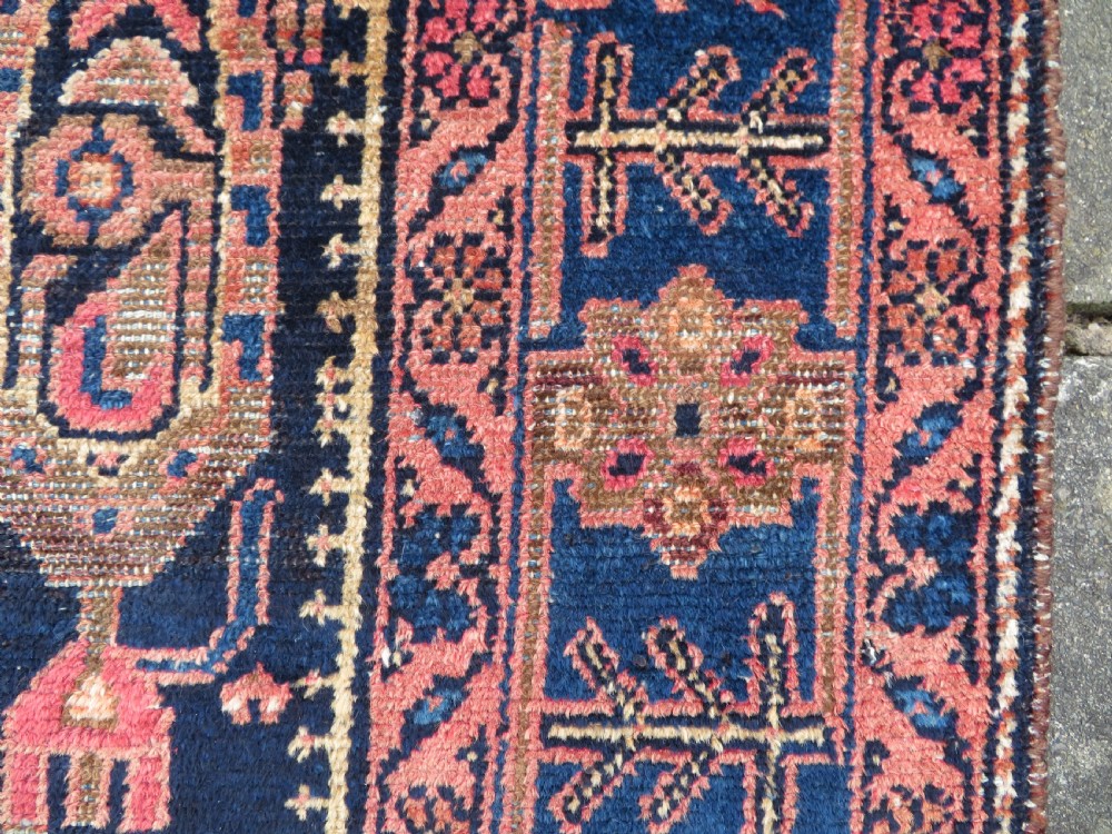 ANTIQUE HAMADAN VILLAGE RUG. WITH BOTEHS & LONE TRIBAL FIGURE. NORTH WEST PERSIA. 201CM X 133CM. View XIV
