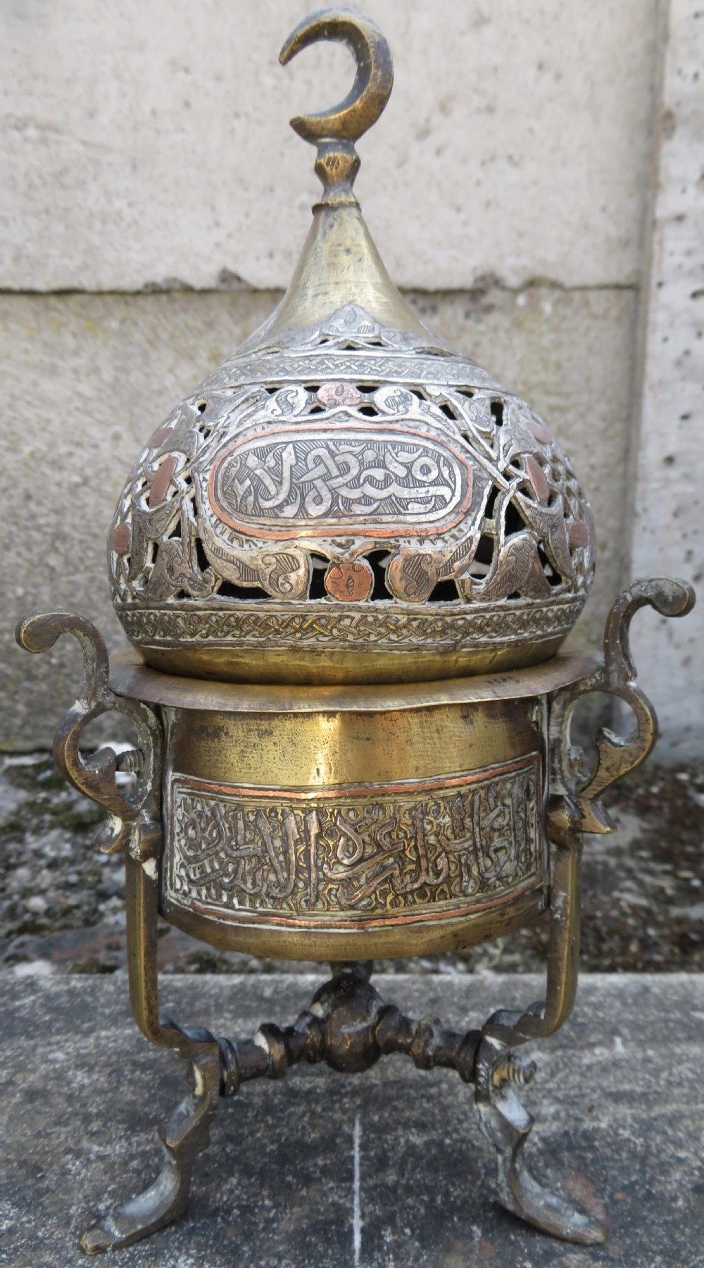 ANTIQUE CAIRO WARE INCENSE BURNER. OTTOMAN EGYPT. LATE 19TH CENTURY.