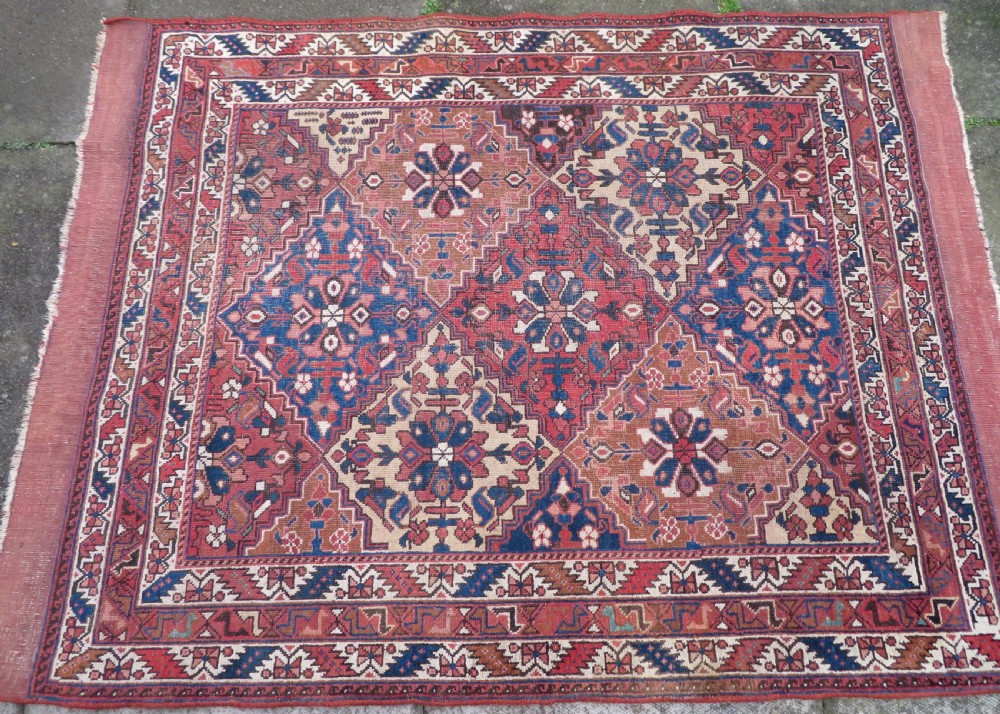 EARLY PATTERN ANTIQUE KHAMSEH RUG. 2ND HALF 19TH CENTURY. SOUTH WEST PERSIA. 168CM X 125CM. View III