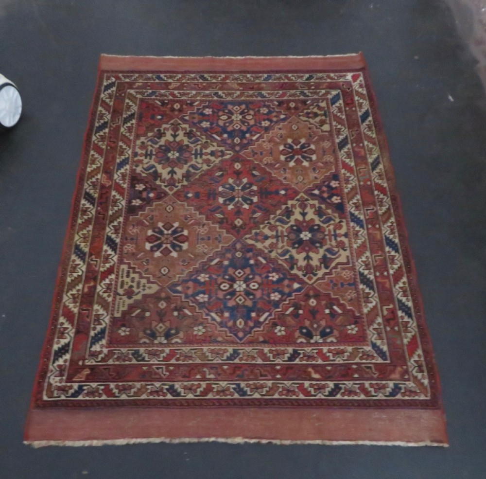 EARLY PATTERN ANTIQUE KHAMSEH RUG. 2ND HALF 19TH CENTURY. SOUTH WEST PERSIA. 168CM X 125CM. View VII
