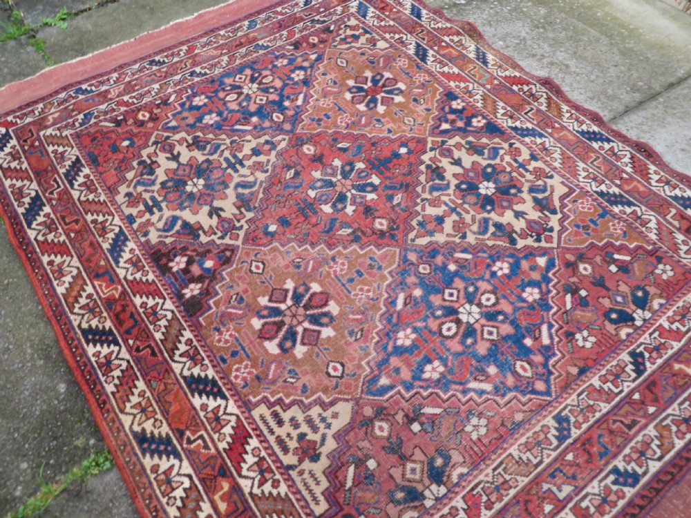 EARLY PATTERN ANTIQUE KHAMSEH RUG. 2ND HALF 19TH CENTURY. SOUTH WEST PERSIA. 168CM X 125CM. View IX