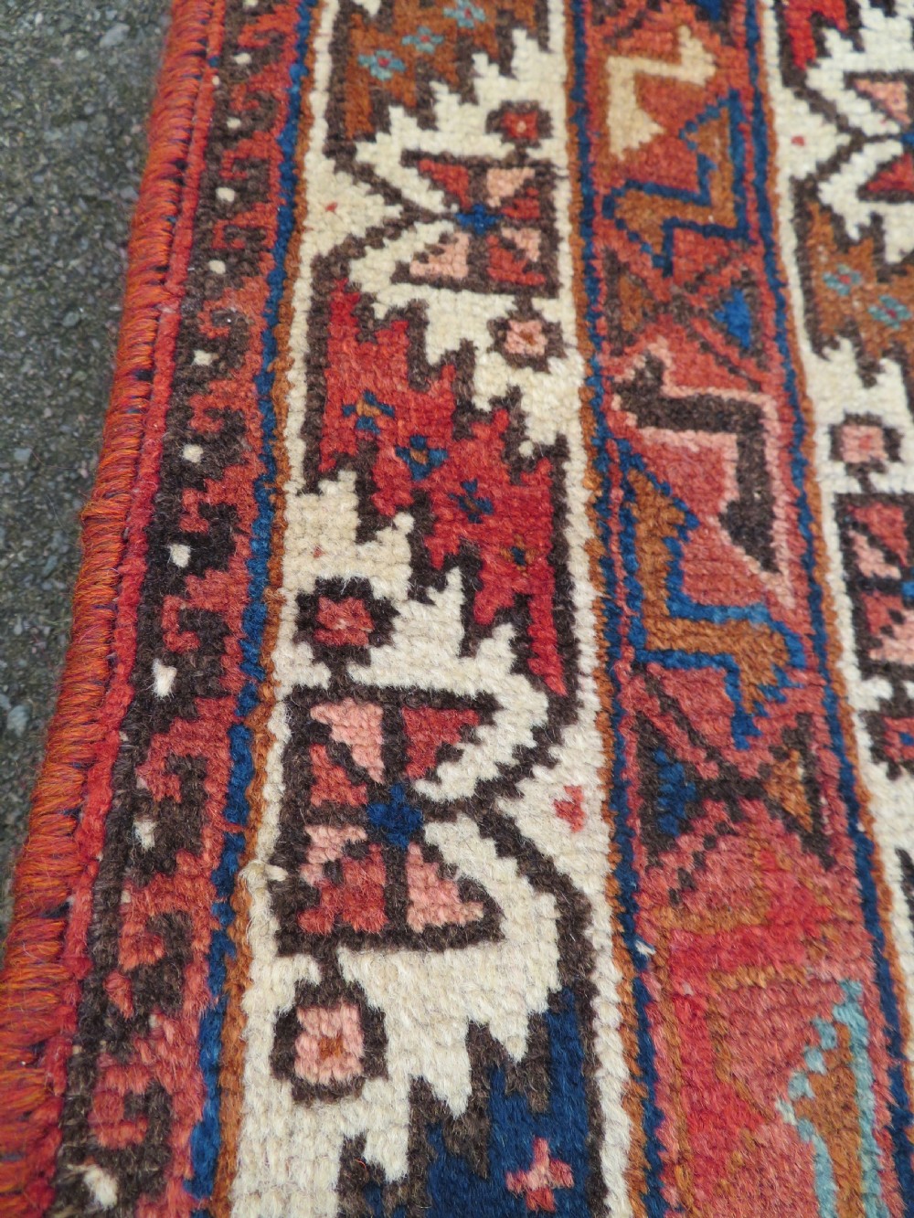 EARLY PATTERN ANTIQUE KHAMSEH RUG. 2ND HALF 19TH CENTURY. SOUTH WEST PERSIA. 168CM X 125CM. View XII
