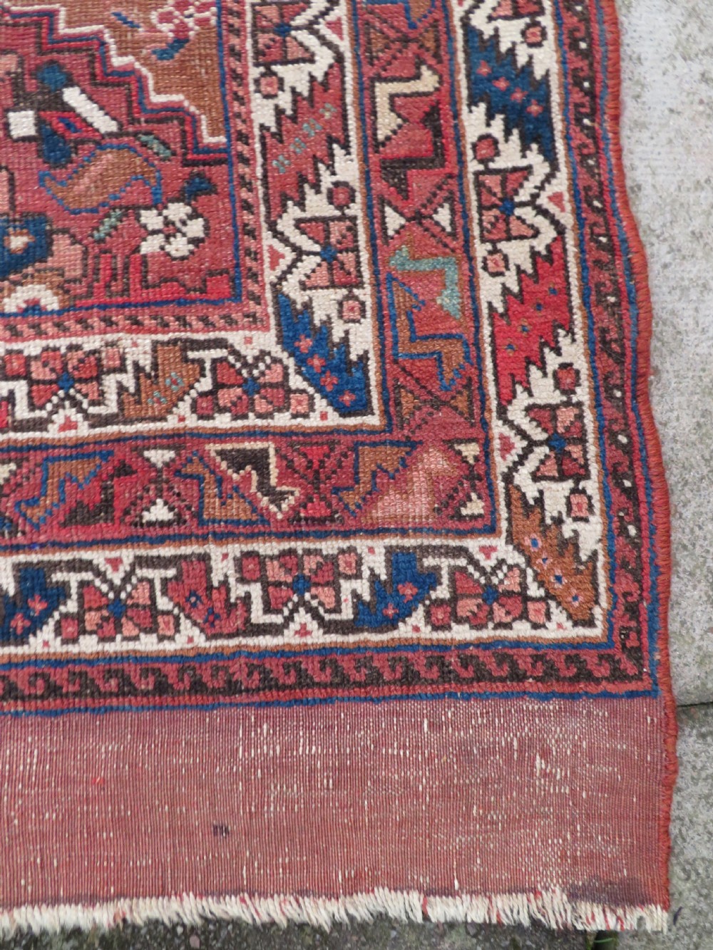 EARLY PATTERN ANTIQUE KHAMSEH RUG. 2ND HALF 19TH CENTURY. SOUTH WEST PERSIA. 168CM X 125CM. View XIV