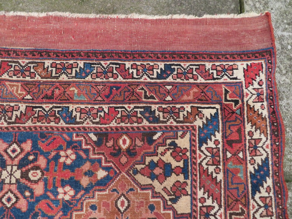 EARLY PATTERN ANTIQUE KHAMSEH RUG. 2ND HALF 19TH CENTURY. SOUTH WEST PERSIA. 168CM X 125CM. View XV