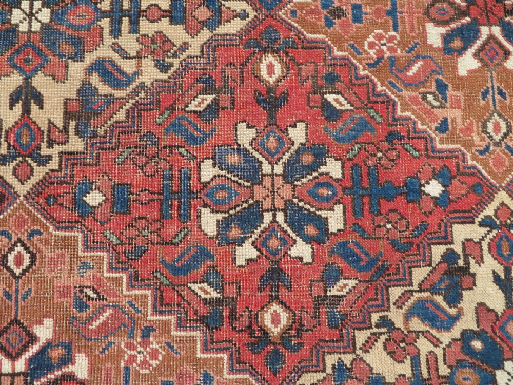 EARLY PATTERN ANTIQUE KHAMSEH RUG. 2ND HALF 19TH CENTURY. SOUTH WEST PERSIA. 168CM X 125CM. View XVII