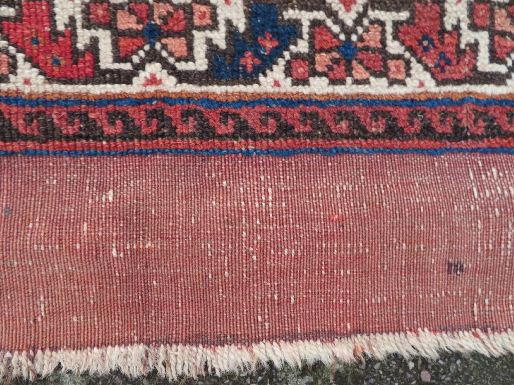 EARLY PATTERN ANTIQUE KHAMSEH RUG. 2ND HALF 19TH CENTURY. SOUTH WEST PERSIA. 168CM X 125CM. View XX