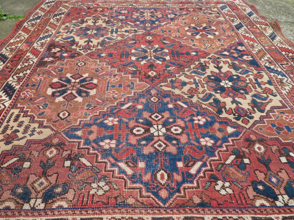 EARLY PATTERN ANTIQUE KHAMSEH RUG. 2ND HALF 19TH CENTURY. SOUTH WEST PERSIA. 168CM X 125CM. View XXI