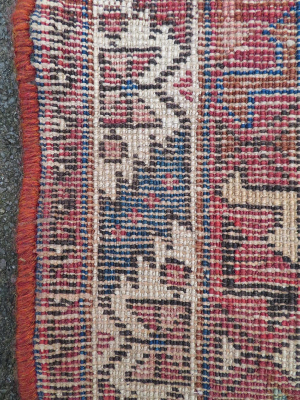 EARLY PATTERN ANTIQUE KHAMSEH RUG. 2ND HALF 19TH CENTURY. SOUTH WEST PERSIA. 168CM X 125CM. View XXIV