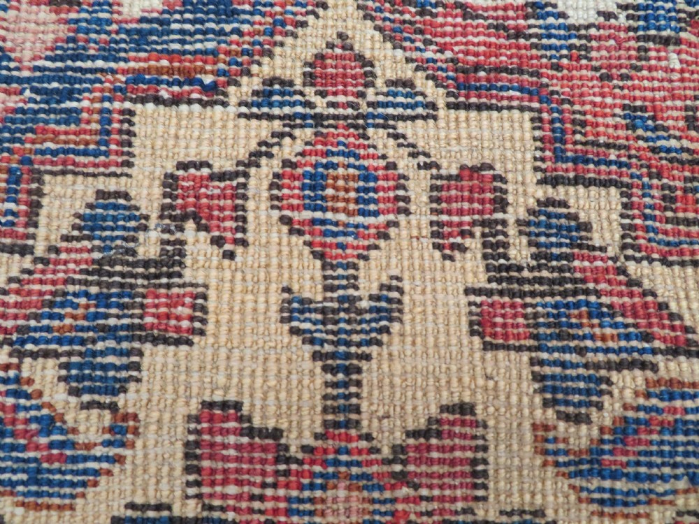 EARLY PATTERN ANTIQUE KHAMSEH RUG. 2ND HALF 19TH CENTURY. SOUTH WEST PERSIA. 168CM X 125CM. View XXV