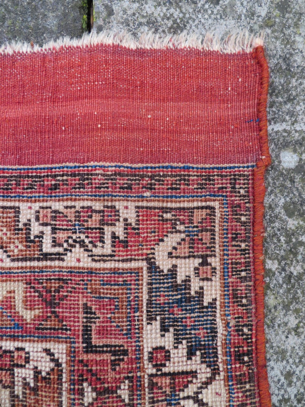 EARLY PATTERN ANTIQUE KHAMSEH RUG. 2ND HALF 19TH CENTURY. SOUTH WEST PERSIA. 168CM X 125CM. View XXVI
