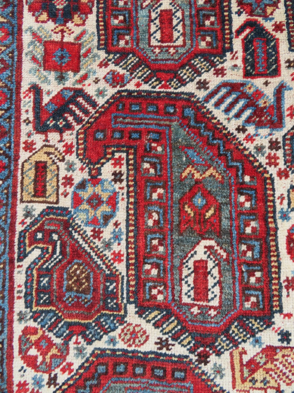 ANTIQUE KHAMSEH TRIBAL RUG. BAHARLU/AINALU ARAB NOMADS. SOUTH WEST PERSIA. 274CM X 184CM. View VIII