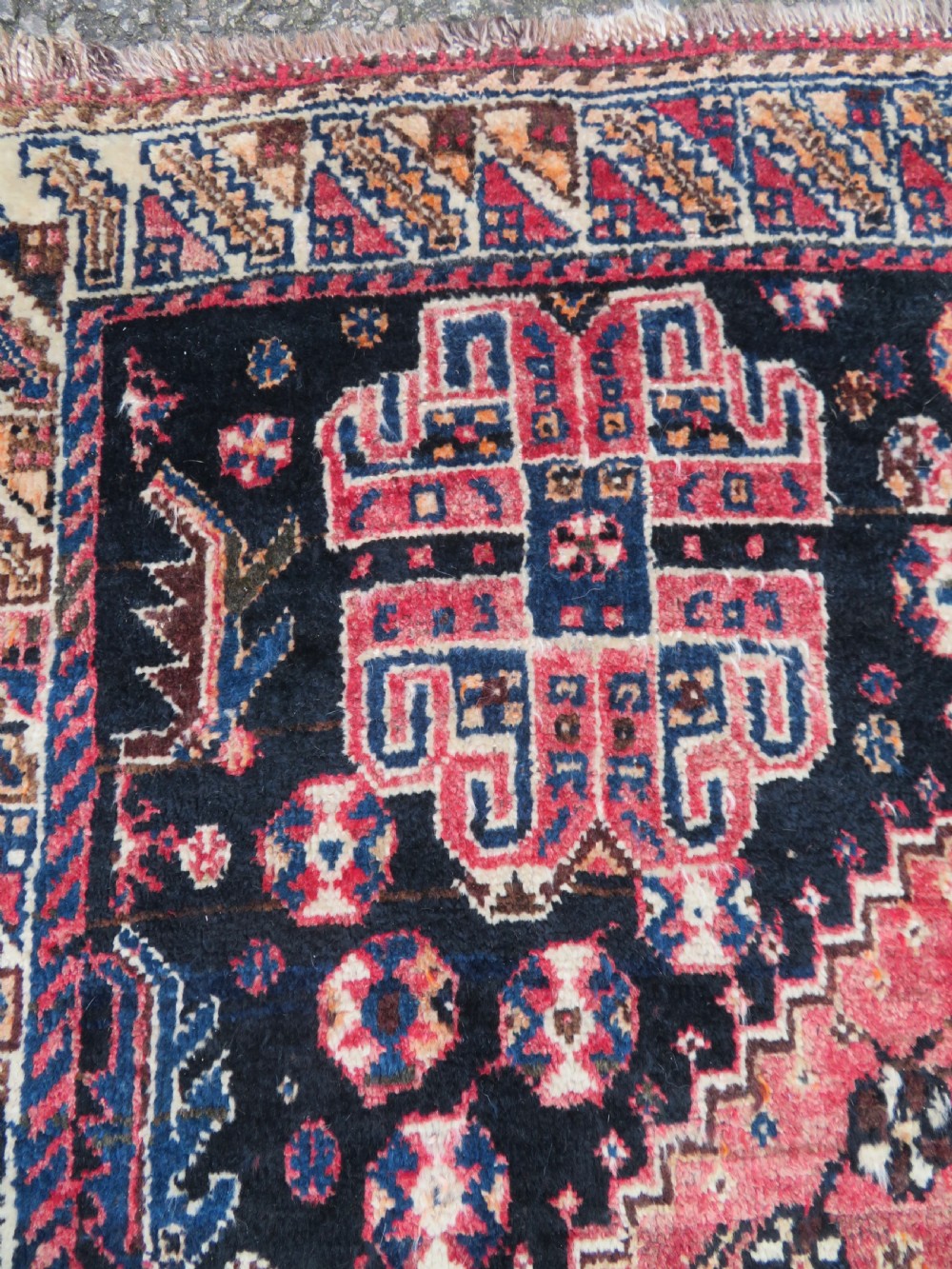 OLD SHIRAZ QASHQAI SMALL CARPET LARGE RUG. 250CM X 168CM. View V