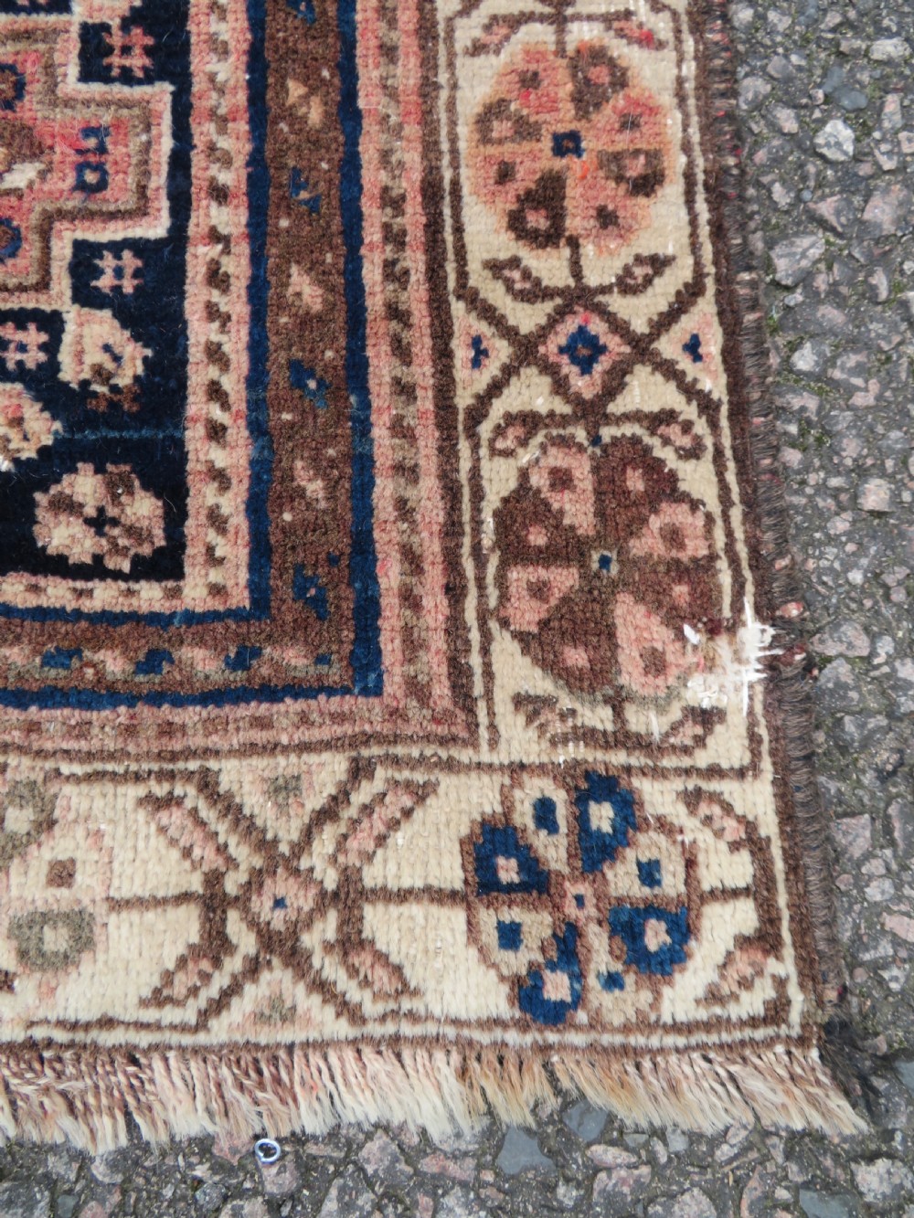OLD SHIRAZ QASHQAI SMALL CARPET LARGE RUG. 254CM X 173CM. View VIII
