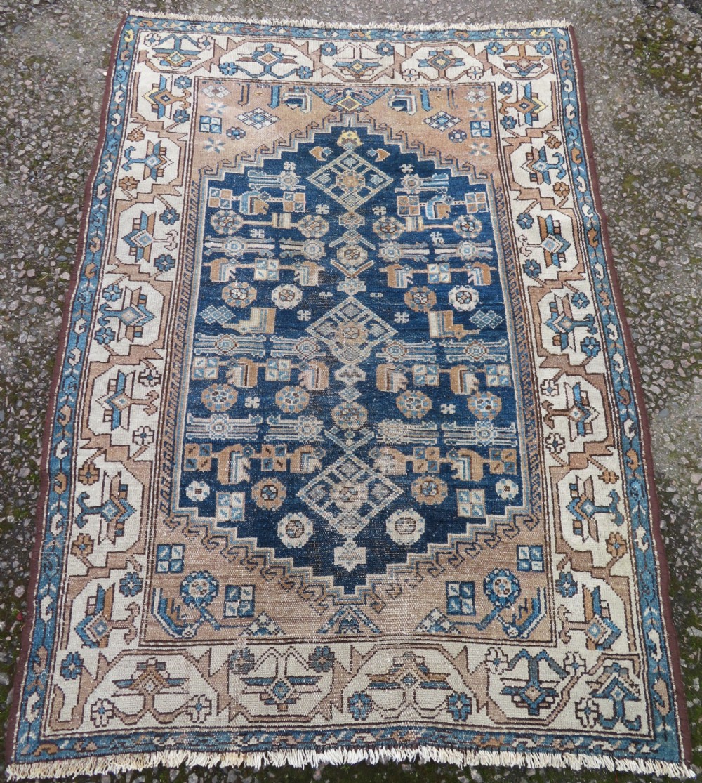 ANTIQUE HAMADAN RUG. 168CM X 118CM. View II
