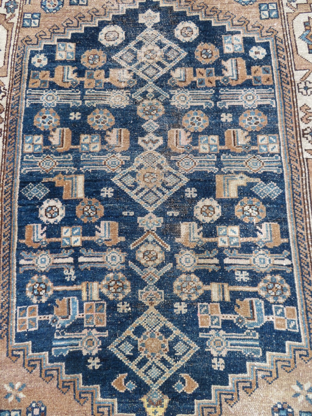 ANTIQUE HAMADAN RUG. 168CM X 118CM. View IV