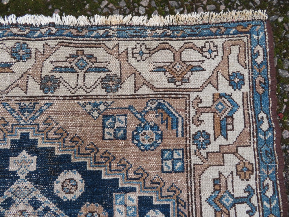 ANTIQUE HAMADAN RUG. 168CM X 118CM. View V