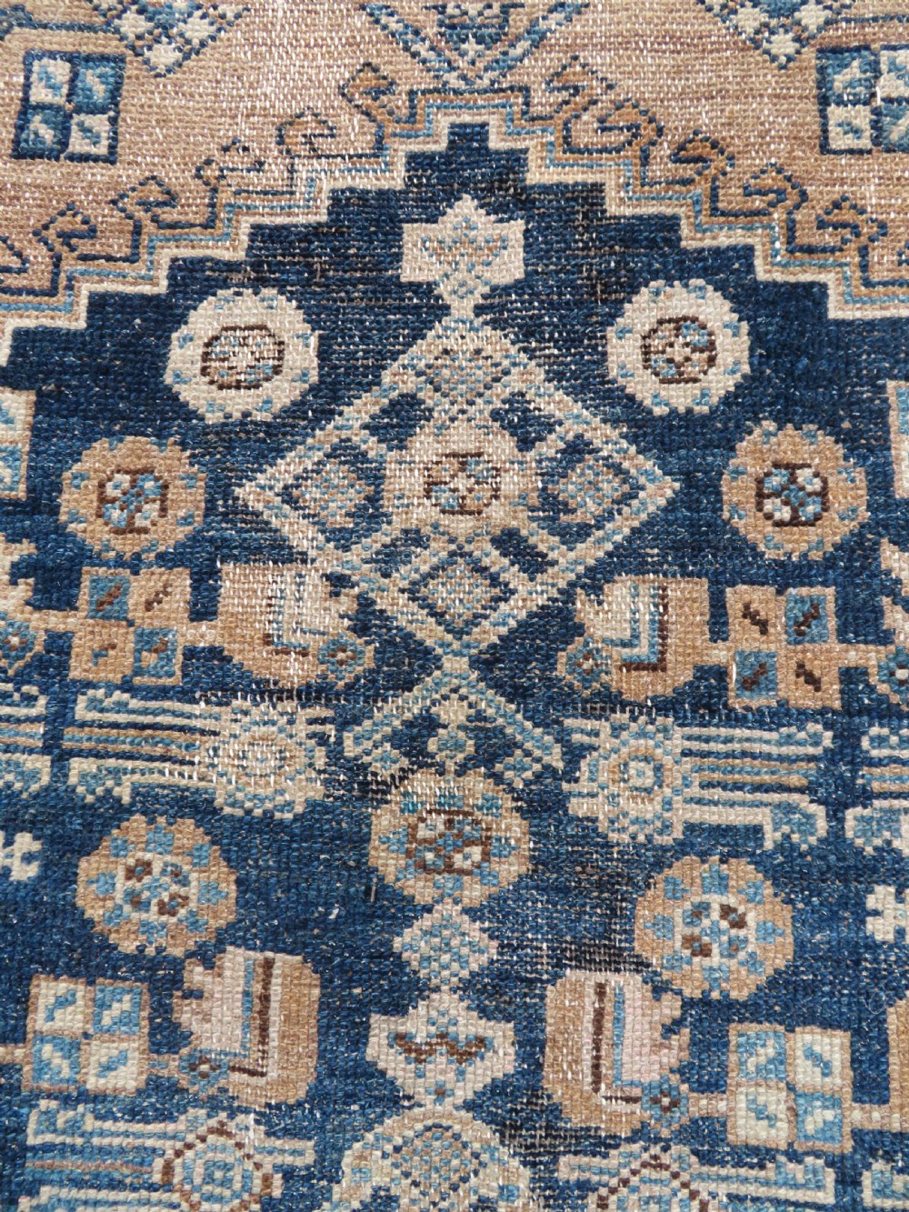 ANTIQUE HAMADAN RUG. 168CM X 118CM. View VI