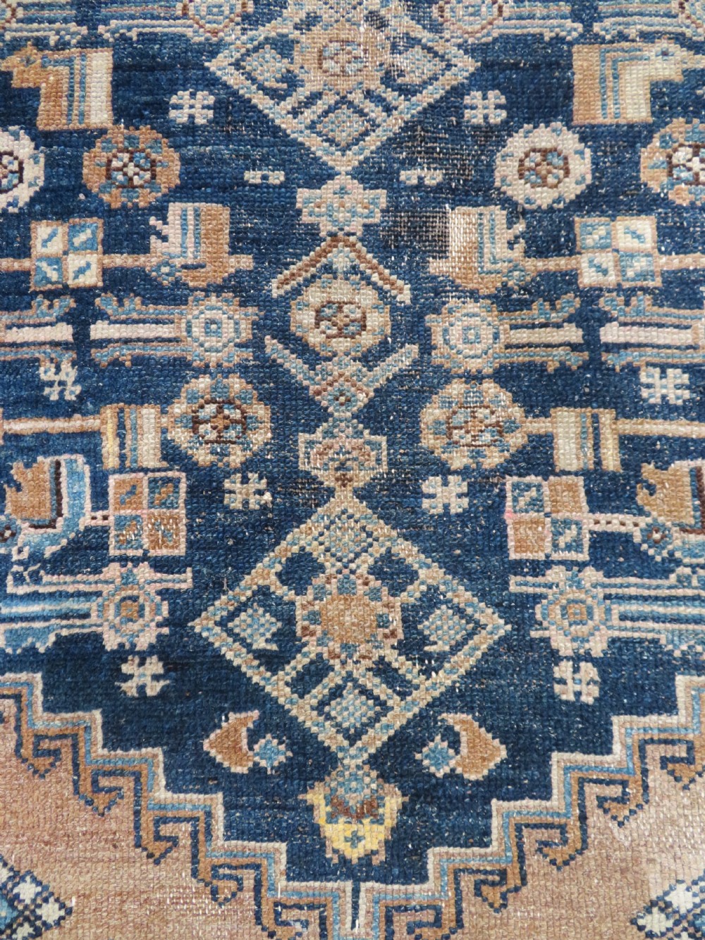 ANTIQUE HAMADAN RUG. 168CM X 118CM. View VIII