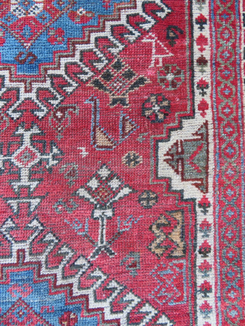 Antique Khamseh Long Narrow Runner. Peacocks & Pecking Chickens. 457cm X 84cm. View IX
