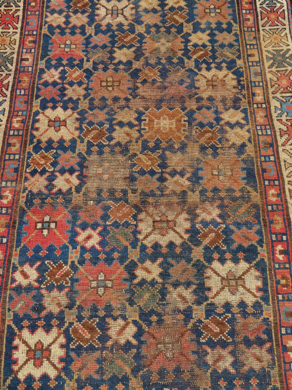 ANTIQUE CAUCASIAN SHIRVAN RUNNER LONG RUG. 430CM X 112CM. View IV