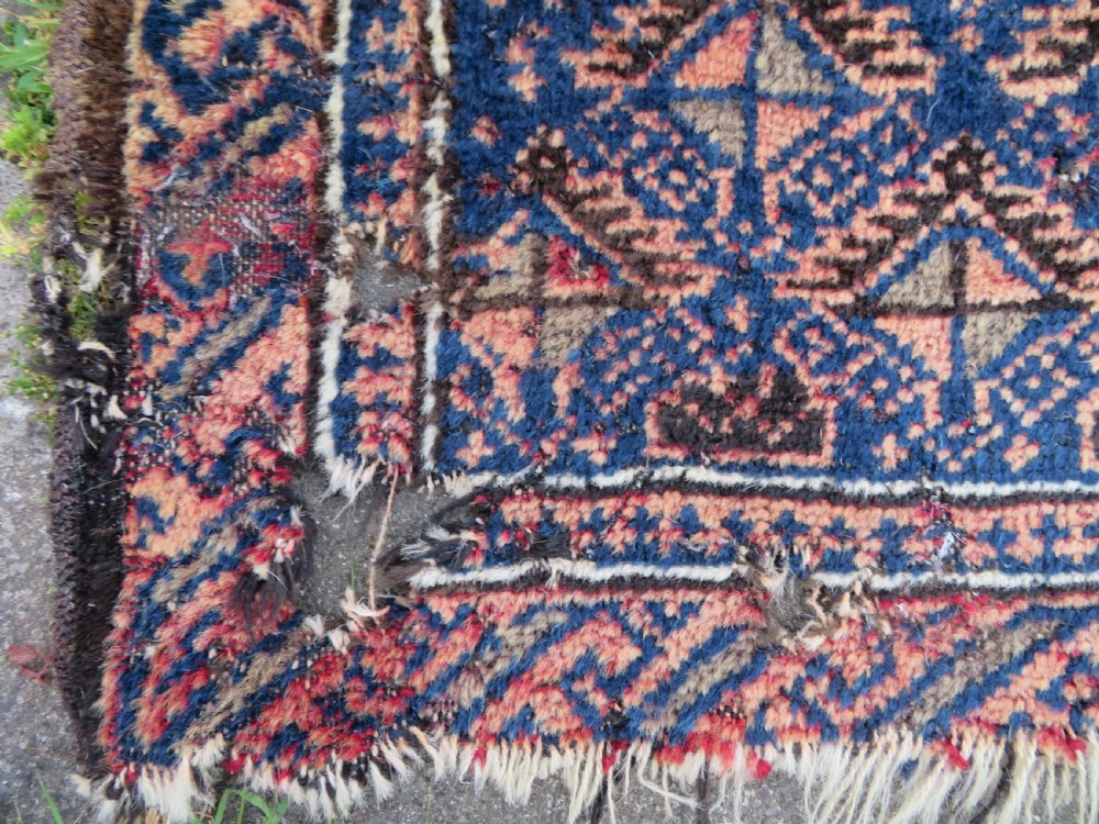 ANTIQUE BALUCH PRAYER RUG. ANTIQUE AFGHAN RUG. 138CM X 86CM. 140CM X 90CM. View IV