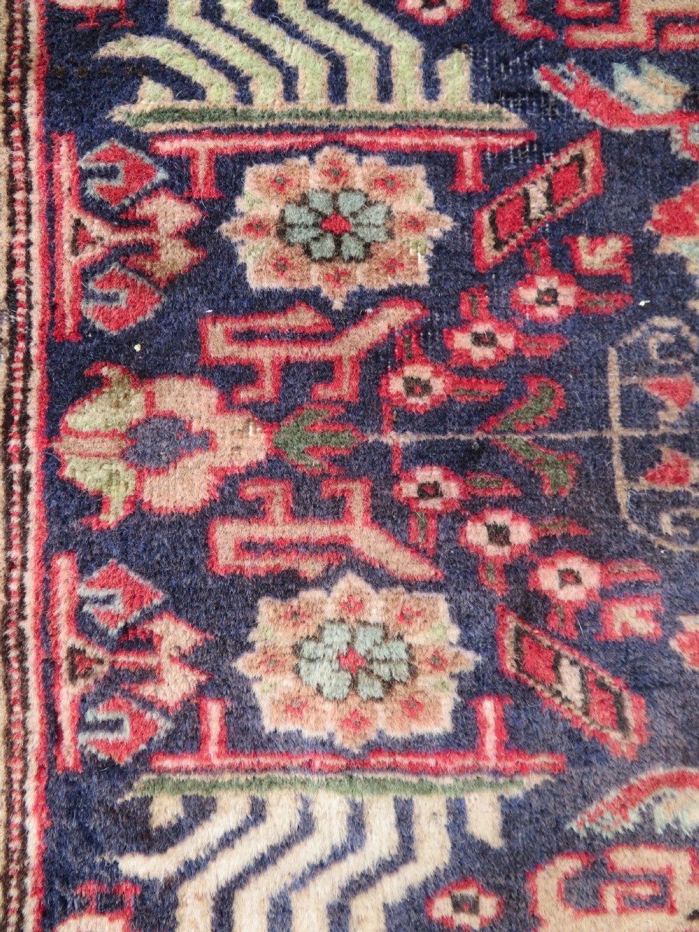 ANTIQUE INDIAN RUG. 199CM X 139CM. View VIII