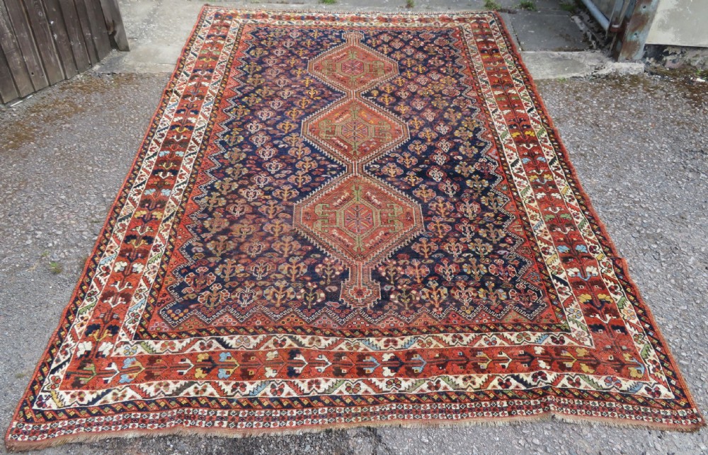 ANTIQUE QASHQAI KHAMSEH TRIBAL CARPET. SOUTH WEST PERSIA. 320CM X 220CM.