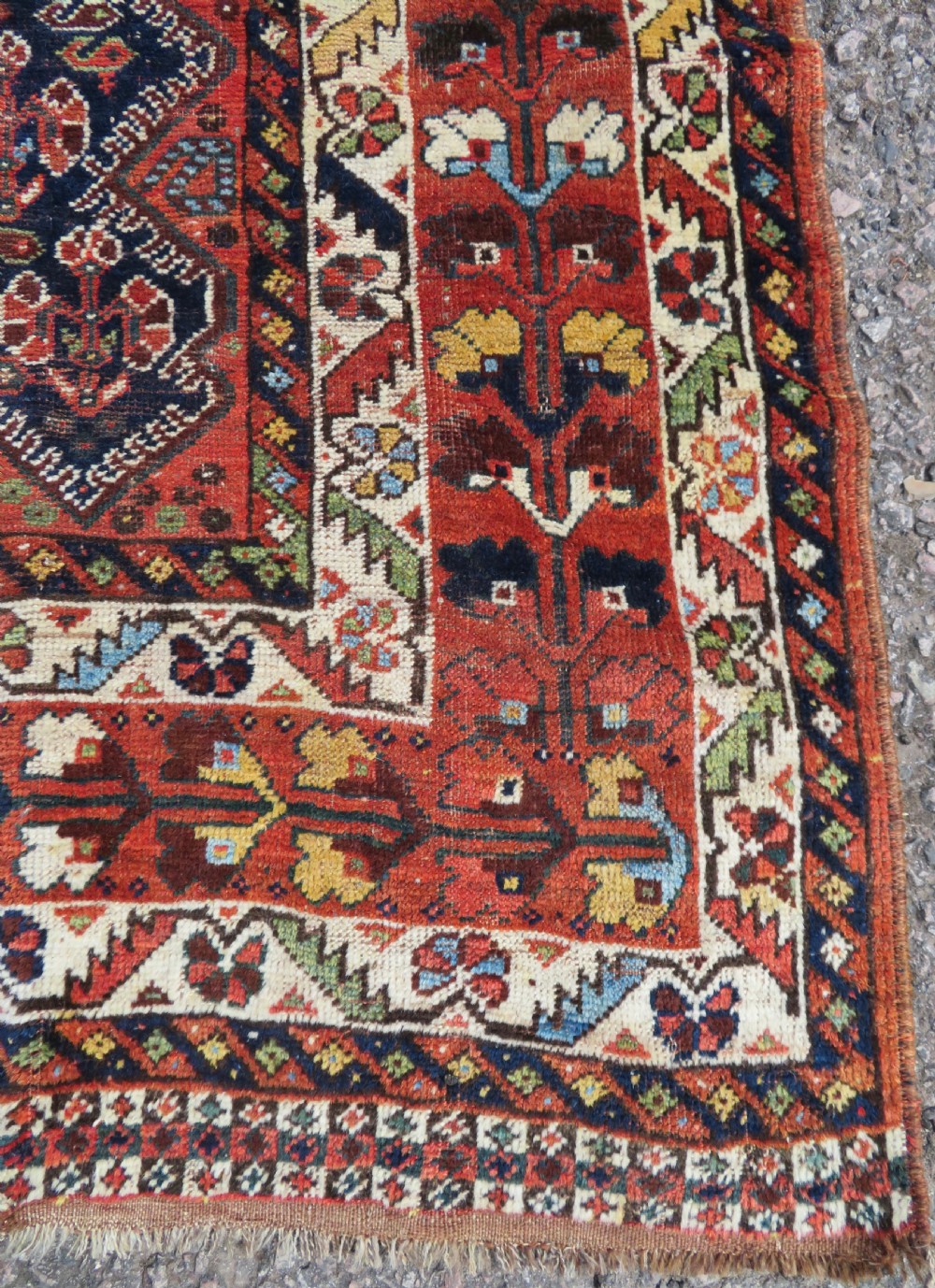 ANTIQUE QASHQAI KHAMSEH TRIBAL CARPET. SOUTH WEST PERSIA. 320CM X 220CM. View X