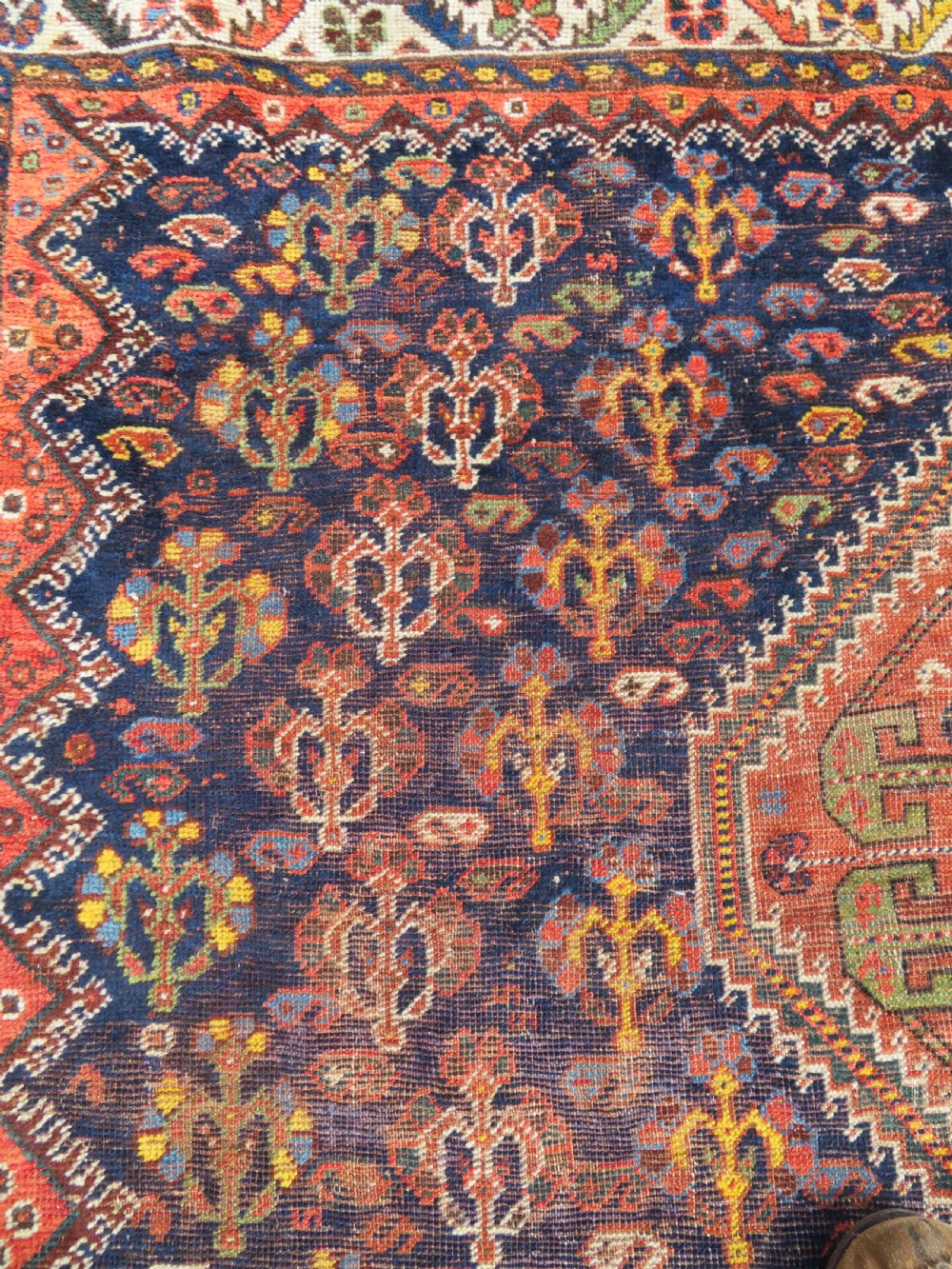 ANTIQUE QASHQAI KHAMSEH TRIBAL CARPET. SOUTH WEST PERSIA. 320CM X 220CM. View XIV