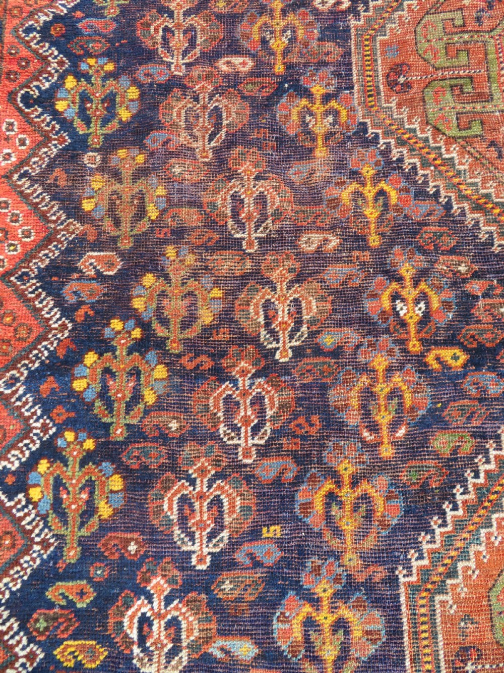 ANTIQUE QASHQAI KHAMSEH TRIBAL CARPET. SOUTH WEST PERSIA. 320CM X 220CM. View XV