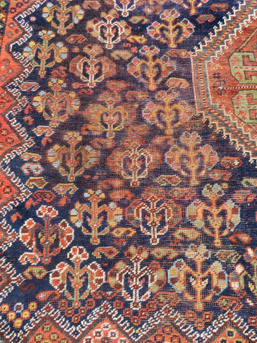 ANTIQUE QASHQAI KHAMSEH TRIBAL CARPET. SOUTH WEST PERSIA. 320CM X 220CM. View XVII